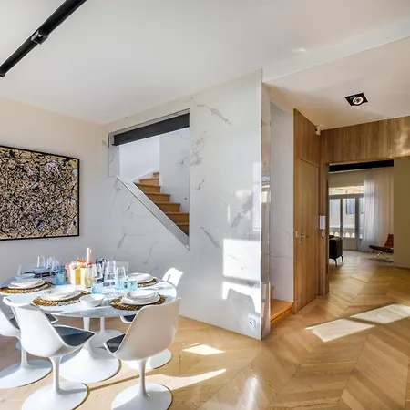 De Luxe - Bluesky Apartment *